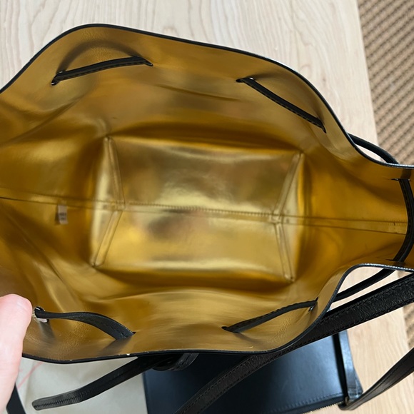 Mansur Gavriel Bucket Bag - Black with Gold lining - Picture 5 of 9